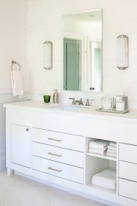 Simple chic cottage bathroom.